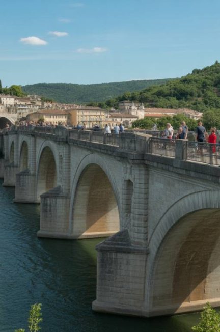 Le pont de Saint-Martin-d'Ardèche, passage historique entre deux départements