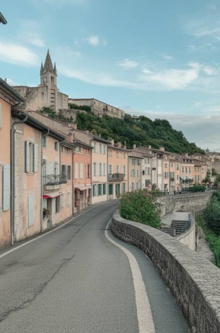 Antraigues Ardèche, village de caractère aux ruelles pittoresques